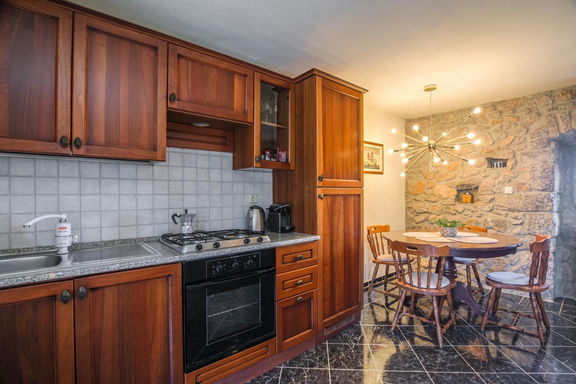 Apartments Lina Vrh  المظهر الخارجي الصورة