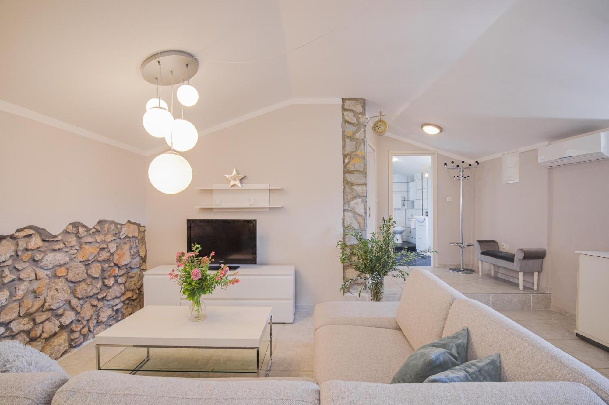 Apartments Lina Vrh  المظهر الخارجي الصورة